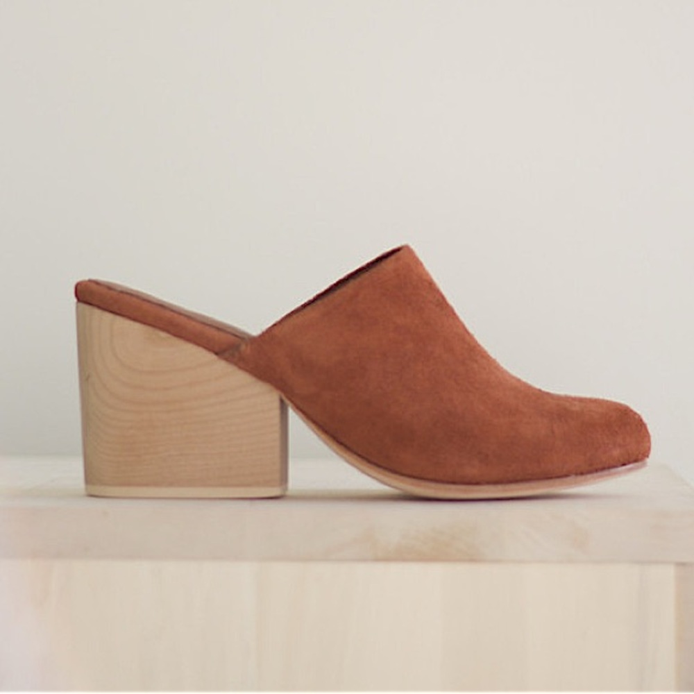 CERI HOOVER // Miller Mule with wood stacked heel - Chestnut (rust orange) Sz. 8